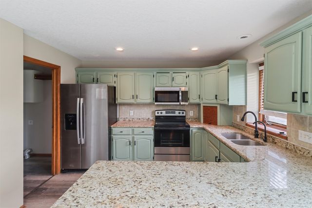 467 Edgewood Lane, Pleasant Hill, IA 50327