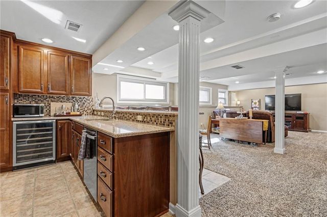 13935 W 71st Place, Shawnee, KS 66216