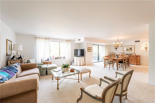 3 Alta Vita Dr 403, Hempfield Twp, PA 15601