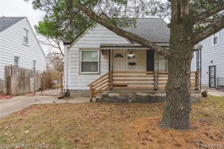 22482 Tuscany Avenue, Eastpointe, MI 48021