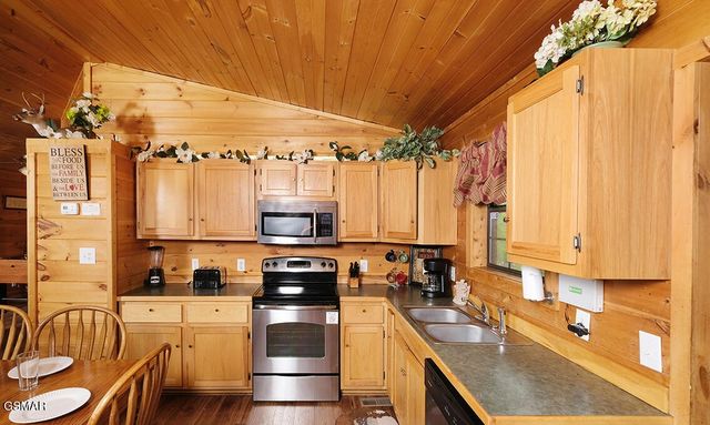 623 Iron Mountain Road, Pigeon Forge, TN 37863