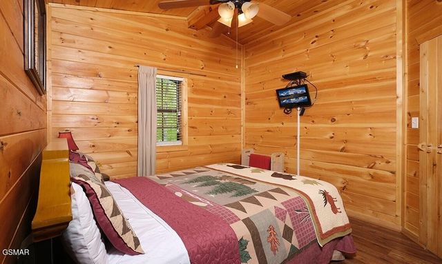 623 Iron Mountain Road, Pigeon Forge, TN 37863