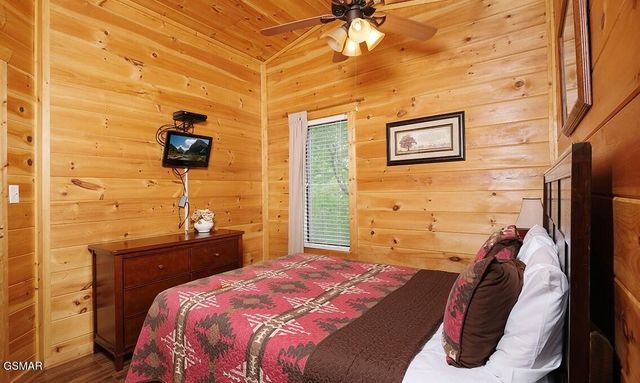 623 Iron Mountain Road, Pigeon Forge, TN 37863