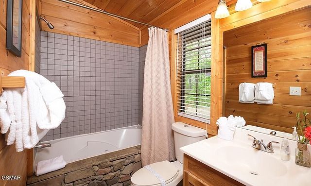 623 Iron Mountain Road, Pigeon Forge, TN 37863