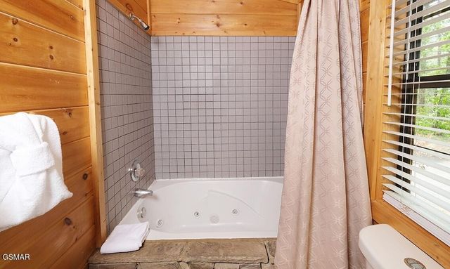 623 Iron Mountain Road, Pigeon Forge, TN 37863