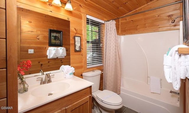 623 Iron Mountain Road, Pigeon Forge, TN 37863
