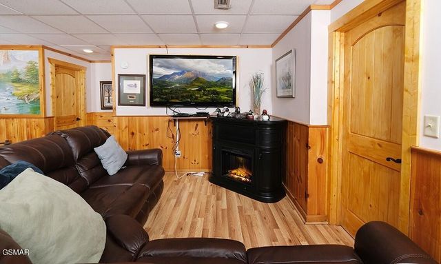 623 Iron Mountain Road, Pigeon Forge, TN 37863