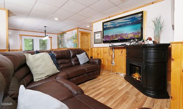 623 Iron Mountain Road, Pigeon Forge, TN 37863