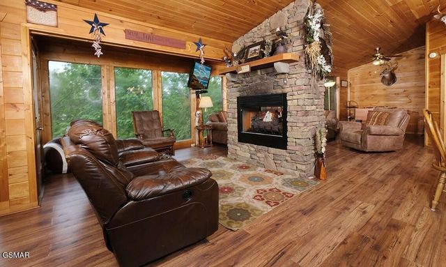 623 Iron Mountain Road, Pigeon Forge, TN 37863