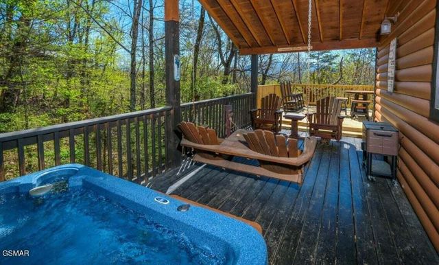 623 Iron Mountain Road, Pigeon Forge, TN 37863