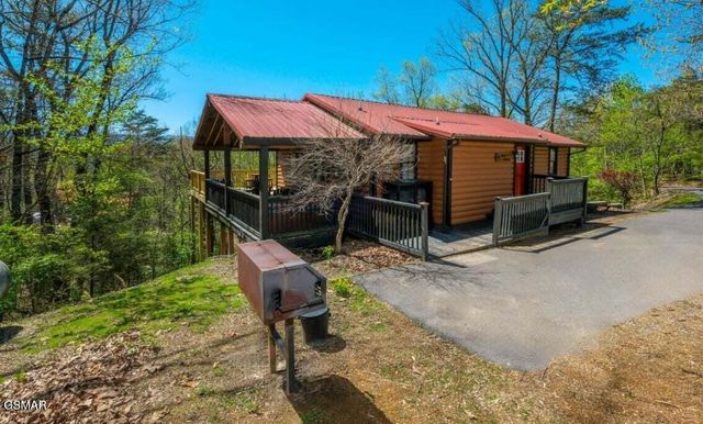 623 Iron Mountain Road, Pigeon Forge, TN 37863