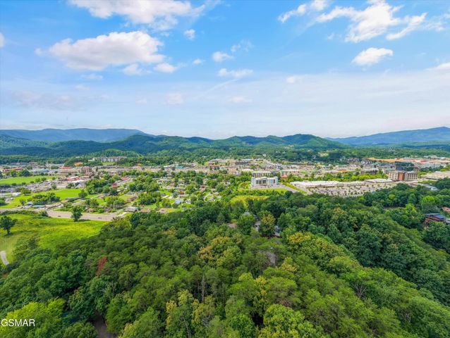 623 Iron Mountain Road, Pigeon Forge, TN 37863