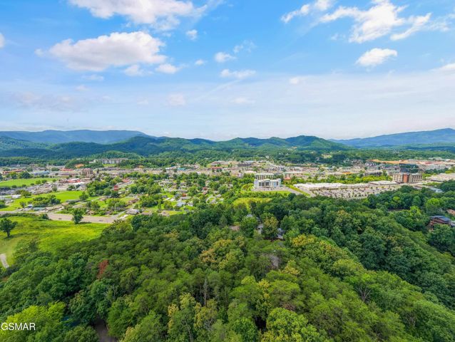 623 Iron Mountain Road, Pigeon Forge, TN 37863