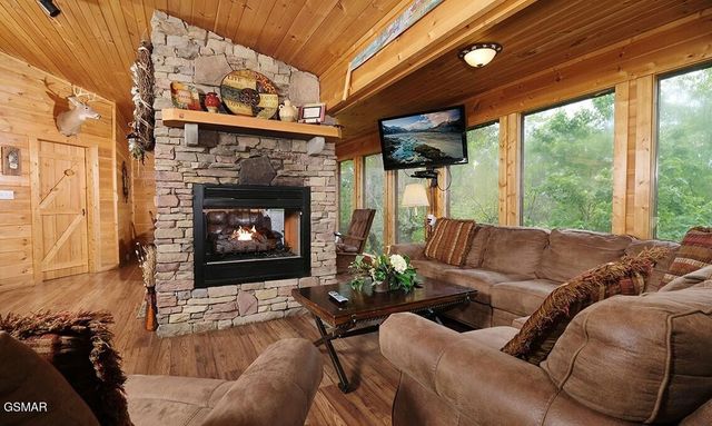 623 Iron Mountain Road, Pigeon Forge, TN 37863