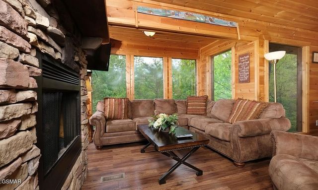 623 Iron Mountain Road, Pigeon Forge, TN 37863