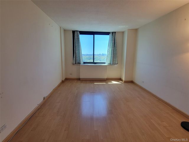 138-35 Elder Avenue 14K, Flushing, NY 11355