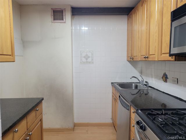 138-35 Elder Avenue 14K, Flushing, NY 11355