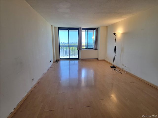 138-35 Elder Avenue 14K, Flushing, NY 11355