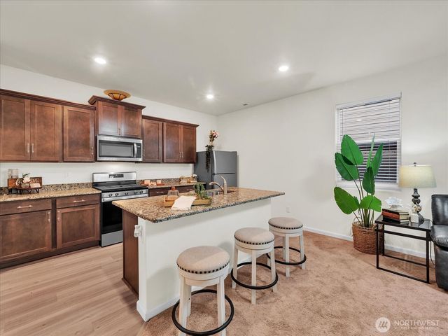 6412 121st Avenue E, Puyallup, WA 98372