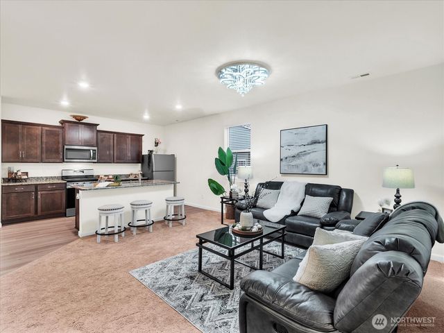 6412 121st Avenue E, Puyallup, WA 98372