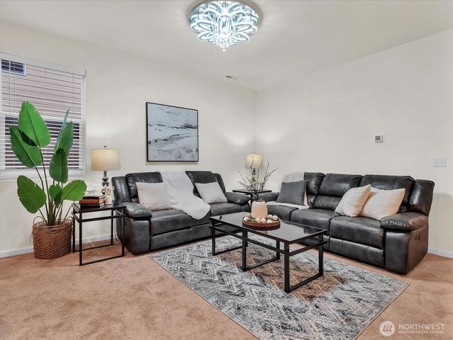 6412 121st Avenue E, Puyallup, WA 98372