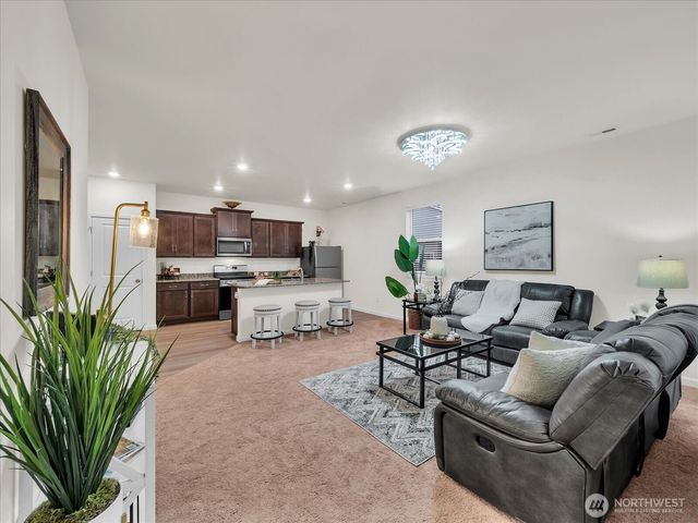 6412 121st Avenue E, Puyallup, WA 98372