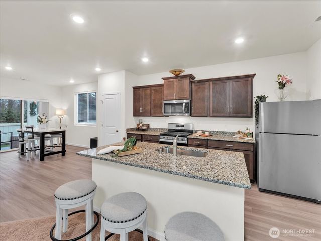 6412 121st Avenue E, Puyallup, WA 98372