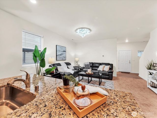 6412 121st Avenue E, Puyallup, WA 98372