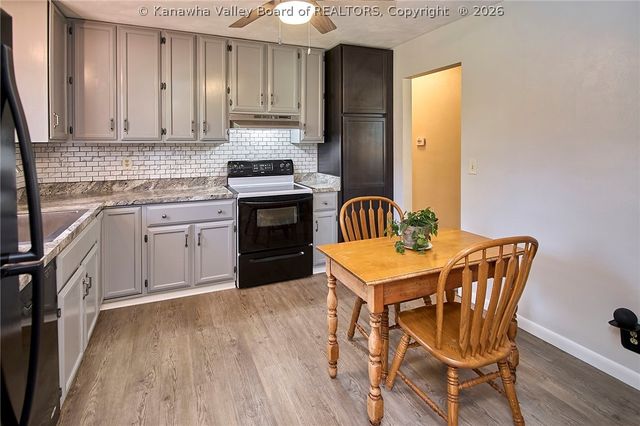 287 Oakmont Drive, Poca, WV 25159