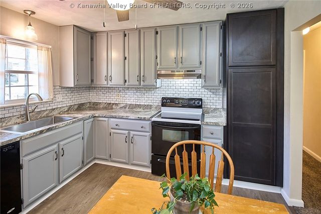 287 Oakmont Drive, Poca, WV 25159