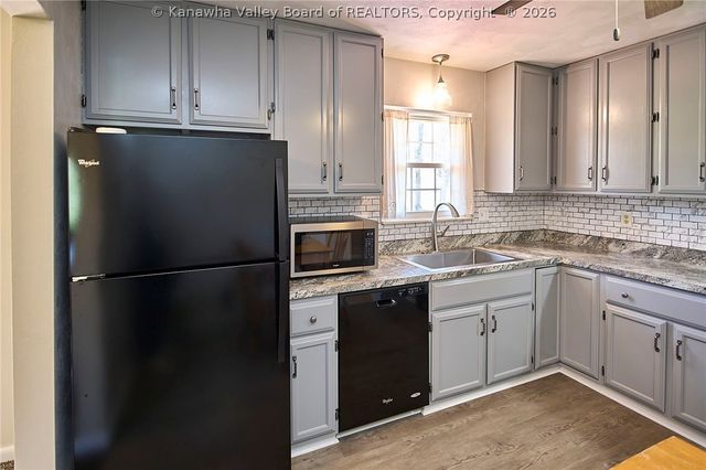 287 Oakmont Drive, Poca, WV 25159