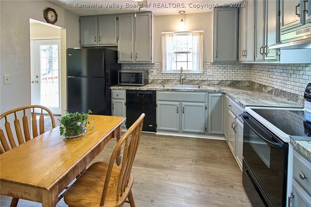 287 Oakmont Drive, Poca, WV 25159