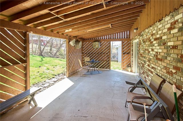 287 Oakmont Drive, Poca, WV 25159