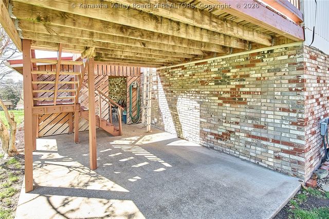 287 Oakmont Drive, Poca, WV 25159