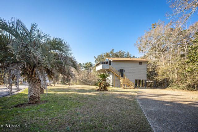 7417 Bluff Point Road, Gautier, MS 39553