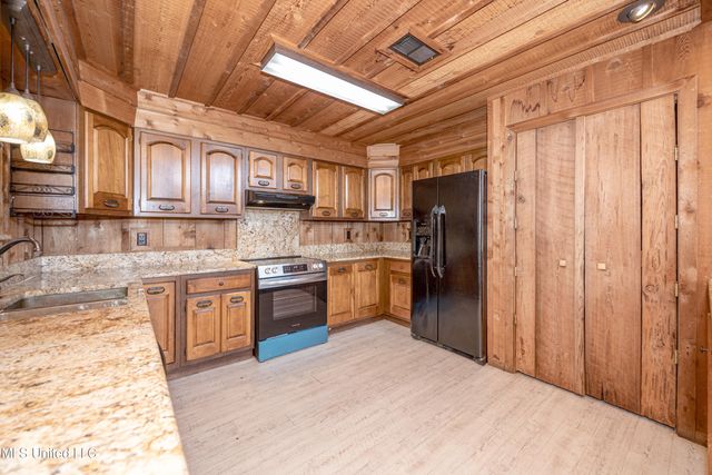 7417 Bluff Point Road, Gautier, MS 39553