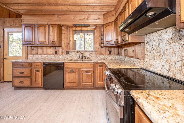 7417 Bluff Point Road, Gautier, MS 39553