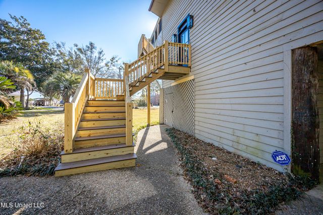 7417 Bluff Point Road, Gautier, MS 39553