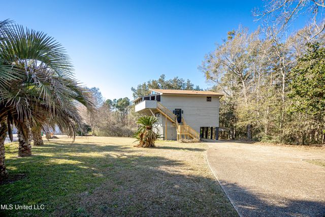 7417 Bluff Point Road, Gautier, MS 39553