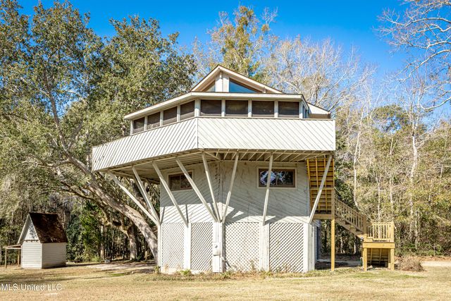 7417 Bluff Point Road, Gautier, MS 39553