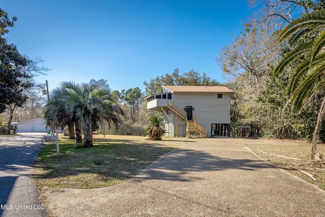 7417 Bluff Point Road, Gautier, MS 39553