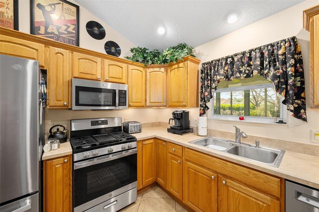 871 CASTLEBERRY CIRCLE, The Villages, FL 32162