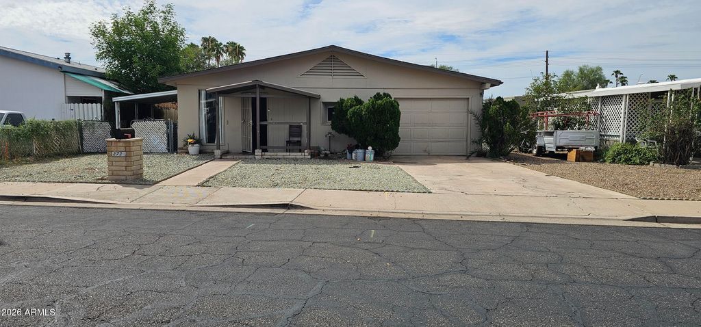 2725 E Bramble Avenue, Mesa, AZ 85204