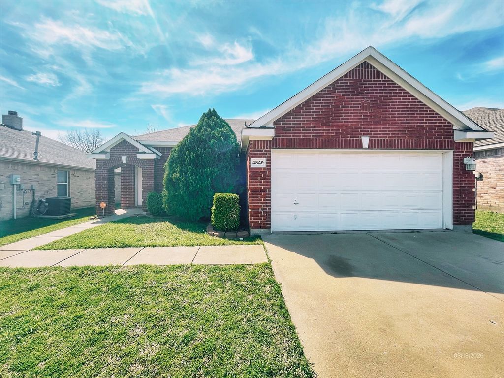 4849 Madyson Ridge Drive, Fort Worth, TX 76133