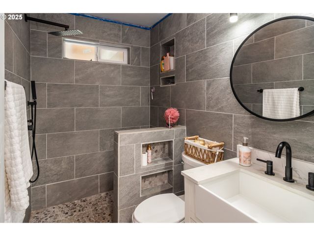 732 W NEBO St, Roseburg, OR 97471