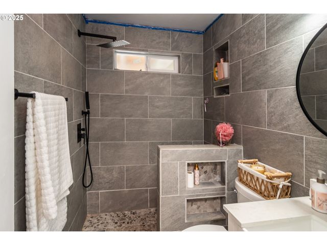 732 W NEBO St, Roseburg, OR 97471