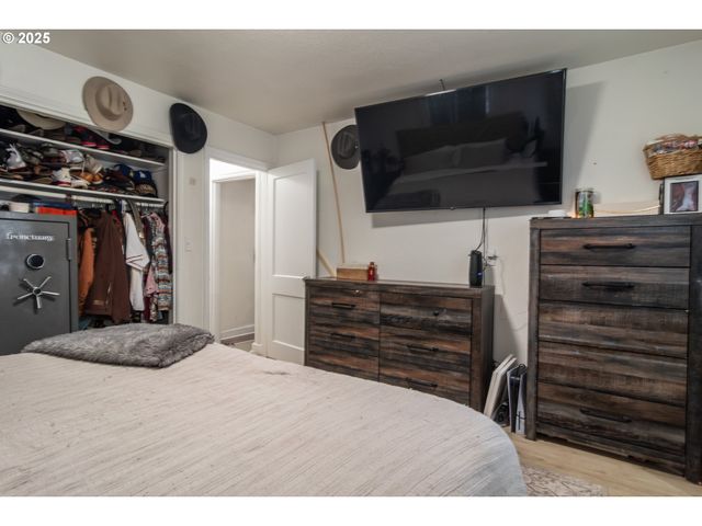 732 W NEBO St, Roseburg, OR 97471