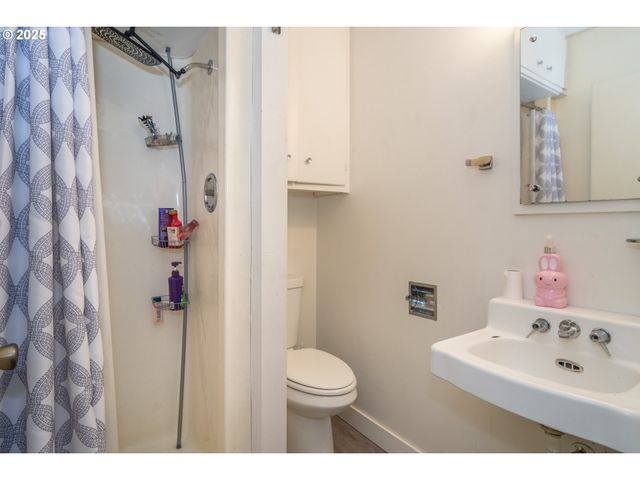 732 W NEBO St, Roseburg, OR 97471