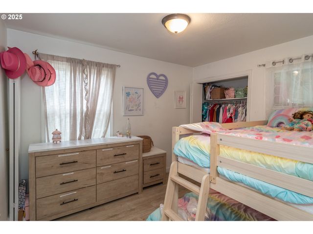 732 W NEBO St, Roseburg, OR 97471