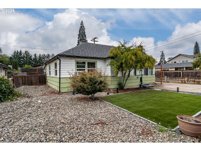 732 W NEBO St, Roseburg, OR 97471